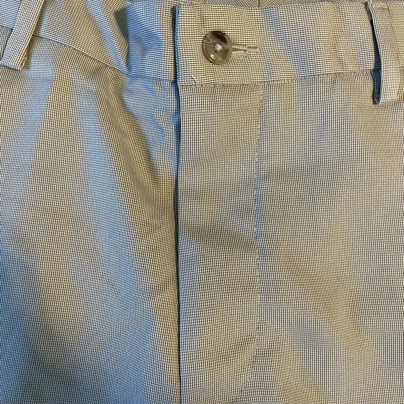 NEW Greg Norman Men’s Khaki Golf Shorts - Picture 4 of 6